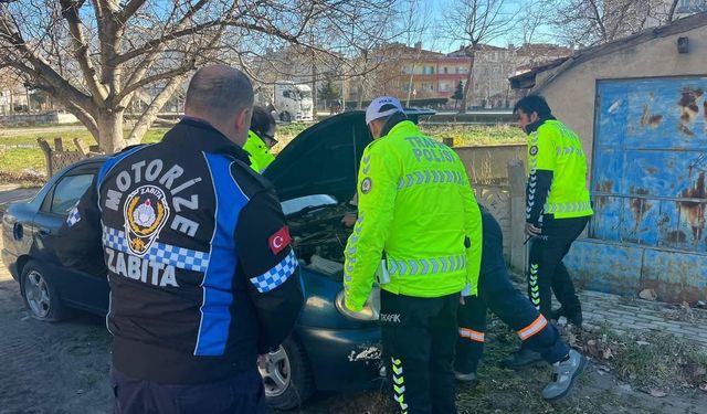 Kırklareli'nde atıl durumdaki park edilmiş araçlar kaldırılıyor