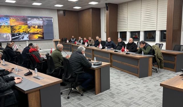 Kırşehir'de kar yağışı ile birlikte dört köyde elektrik kesintisi