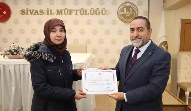 Kur'an Kursu öğreticileri sertifikaları aldı