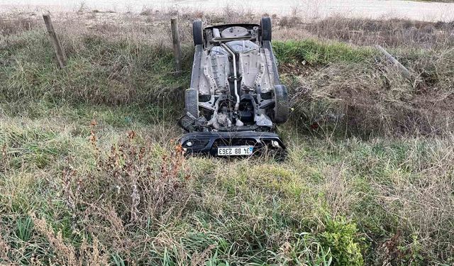 Lüleburgaz'da otomobil şarampole yuvarlandı: 1 yaralı