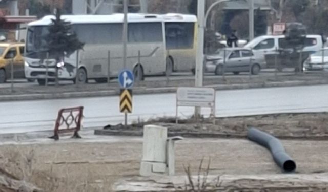 Malatya'da otobüs ile otomobil çarpıştı: 2 yaralı