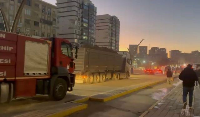 Mardin'de kireç fabrikasında çıkan yangın söndürüldü