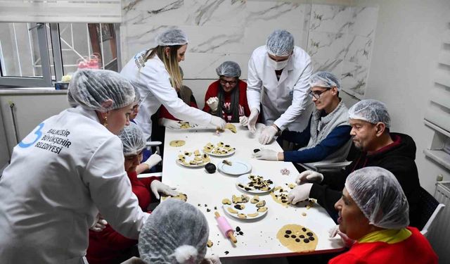 Mola Evi'nde, özel öğrenciler birlikte börek ve kurabiye yaptı