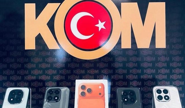Muş'ta kargo paketinden kaçak telefon çıktı