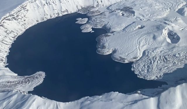 Nemrut Krater Gölü'nün kış güzelliği mest etti