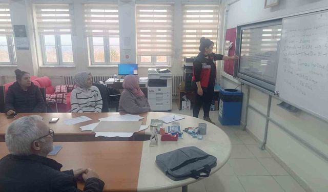 Okul kantinleri çalışanlarına özel hijyen eğitimi verildi