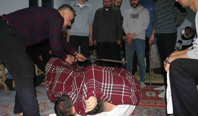 Onlarca köylü bir araya geldi, geleneksel orta oyunları kahkahaya boğdu