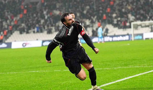 Orkun Kökçü gollerine devam ediyor