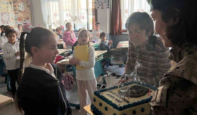 Özel Harekat polislerinden şehit kızına doğum günü sürprizi