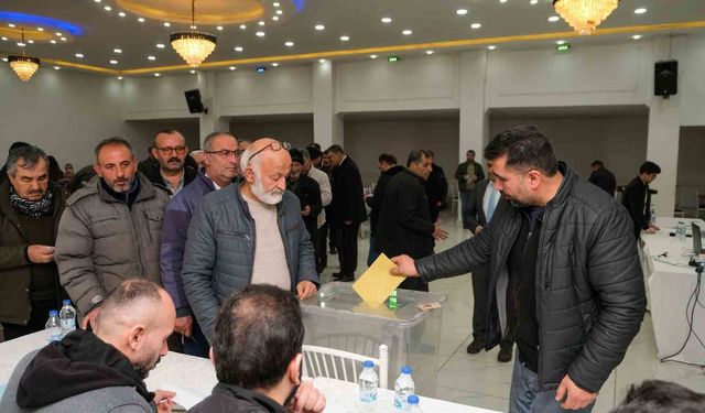 Pınarbaşı Esnaf Odası'nda üyeler Bedir'i seçti