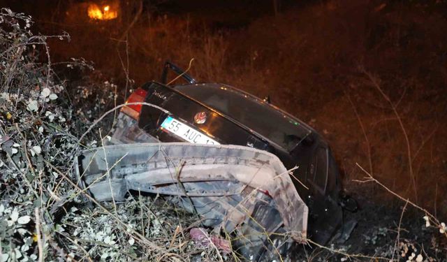 Samsun'da otomobil 3 metre yükseklikten yuvarlandı: Sürücü yara almadan kurtuldu