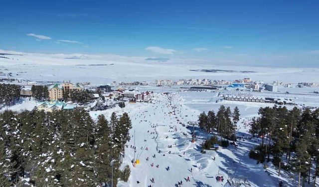 Sarıkamış Kayak Merkezi doldu taştı