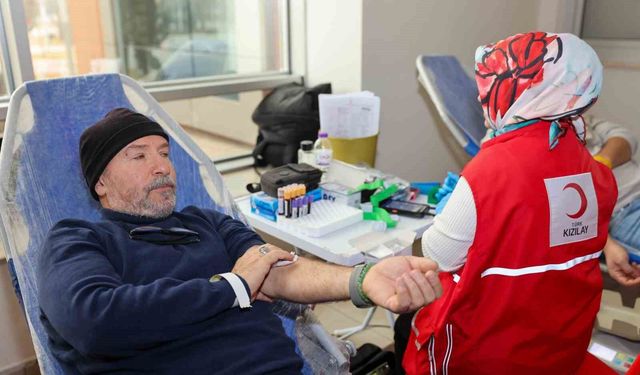 Selçuklu Belediyesi personeli ve vatandaşlardan kan bağışı kampanyasına destek