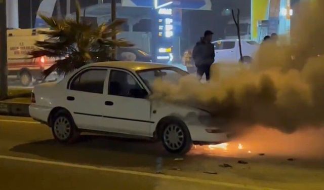 Seyir halindeki otomobil alev topuna döndü