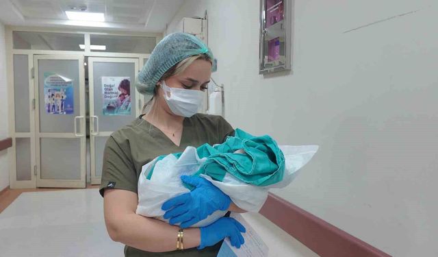 Siirt'te yılın son bebeği 2 kilo 600 gram olarak doğdu