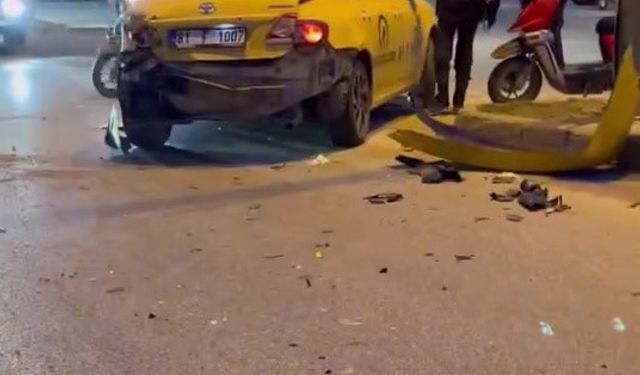Taksiye çarpan motosikletli ağır yaralandı