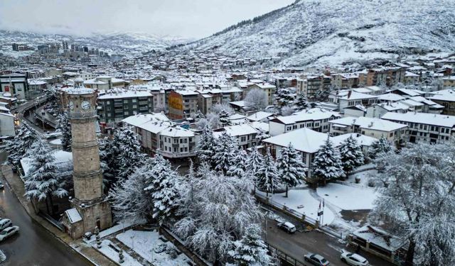 Tarihi Sulusokak beyaz örtüyle görsel şölen sundu