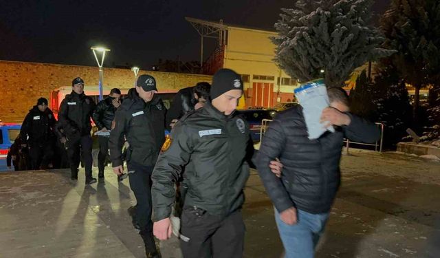 Tefecilik operasyonunda gözaltına alınan 68 kişiden 34'ü adliyeye sevk edildi