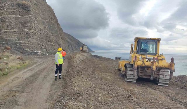 Tekirdağ'da heyelan: Yol kapatıldı