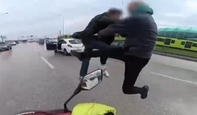 Uçan tekmelerin bedeli ağır oldu... Ehliyetlerine el konuldu, psikotekniğe sevk edildi