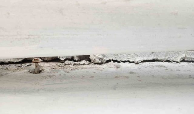 Urla'da önlem alınmadan yapılan temel kazısı faciaya neden oluyordu