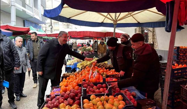 Vali Dr. Erdinç Yılmaz, pazarcı esnafıyla buluştu