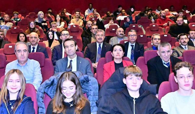 Vali Yılmaz, Gazze'de bir çocuğun şehadet öyküsünü konu alan filmi izledi