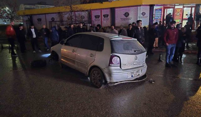 Yağış sonrası çöken yol kazaya neden oldu: 3 yaralı