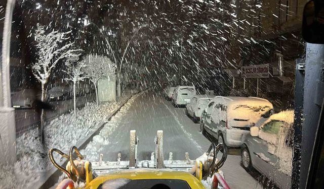 Yoğun kar Mardin'i beyaza bürüdü