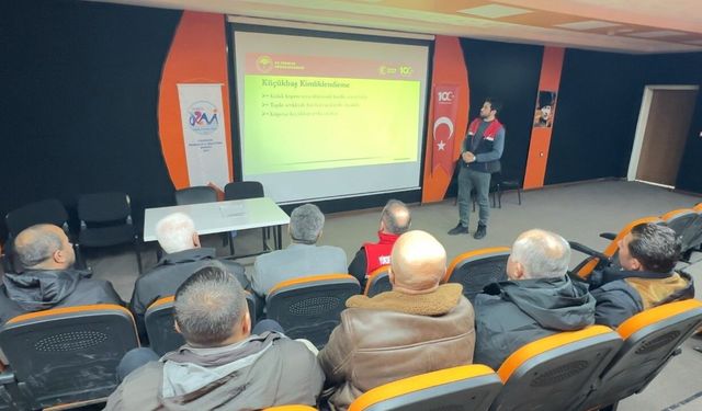 Yüksekova'da hayvan nakliyecileri ve celeplere 'refah' eğitimi