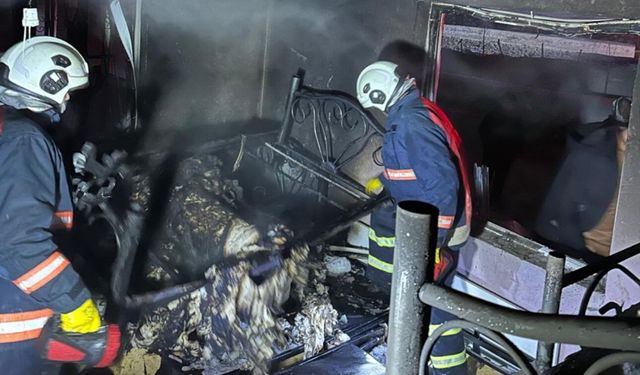 Yüksekova'da korkutan ev yangını: 4 çocuk hastaneye kaldırıldı