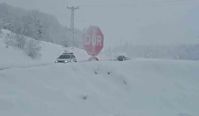 Zonguldak-Ereğli kara yolunda kar etkili oldu