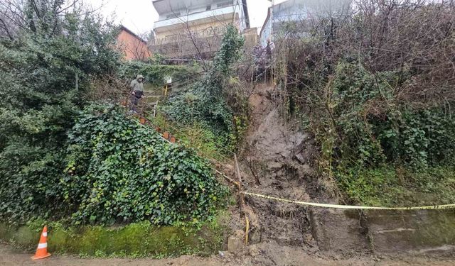 Zonguldak'ta 8 eve ulaşım sağlayan merdiven heyelan nedeniyle kapatıldı