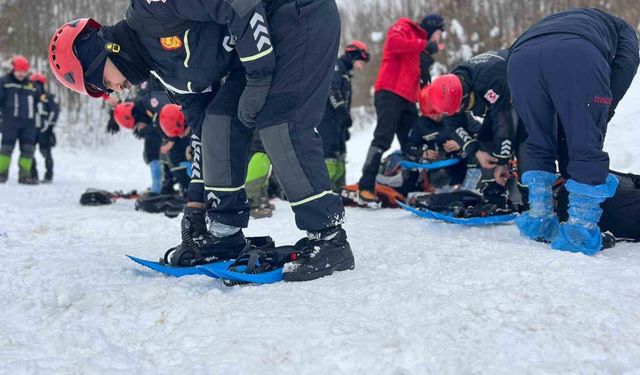 Zorlu kış şartlarında kurtarma tatbikatı