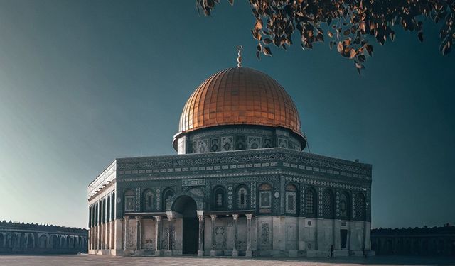 Ahlatçı Holding'den Miraç Kandili mesajı