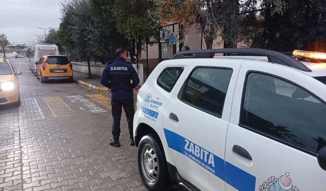 Ara tatil sonrası Germencik'te okul önlerinde zabıta mesaisi