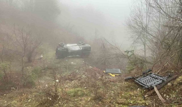 Bartın'da siste yoldan çıkan araç takla attı: 4 yaralı