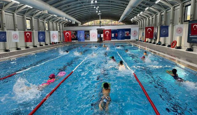 Bilecik'te spor okullarında yüzme antrenmanları sürüyor