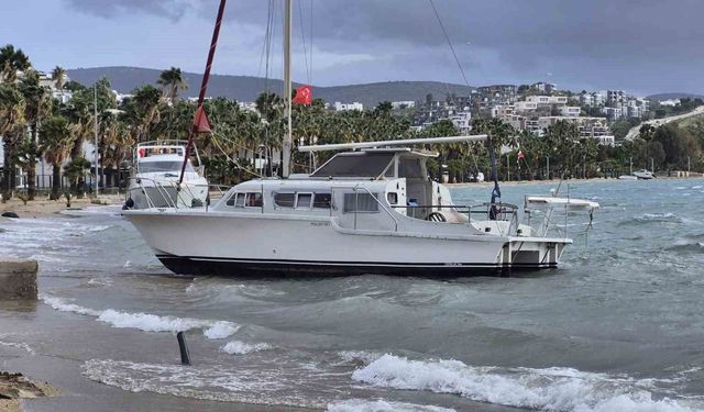 Bodrum'da korku dolu anlar: 8 tekne kıyıya sürüklendi