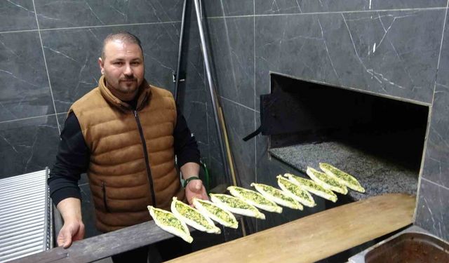 Depremde iş yeri yıkılan esnaf açtığı işletmeyle hayata tutundu