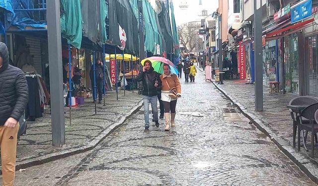 Edirne'de beklenen yağış başladı