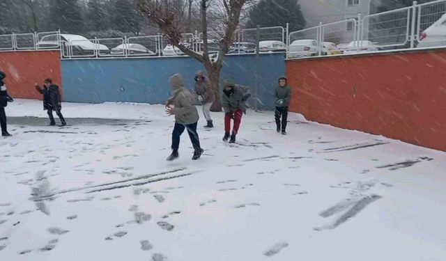 Edirne'de çocukların kar sevinci
