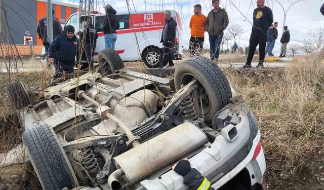Erzincan'da otomobil şarampole uçtu: 1 yaralı