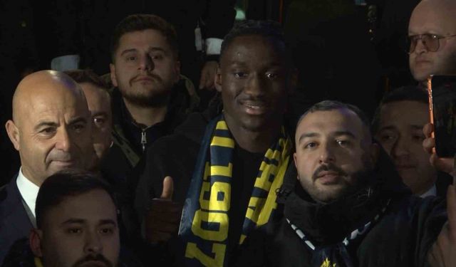 Fenerbahçe'nin yeni transferi Sidiki Cherif, İstanbul'da