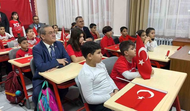 İkinci dönemin ilk dersinin konusu 'Bayrak'