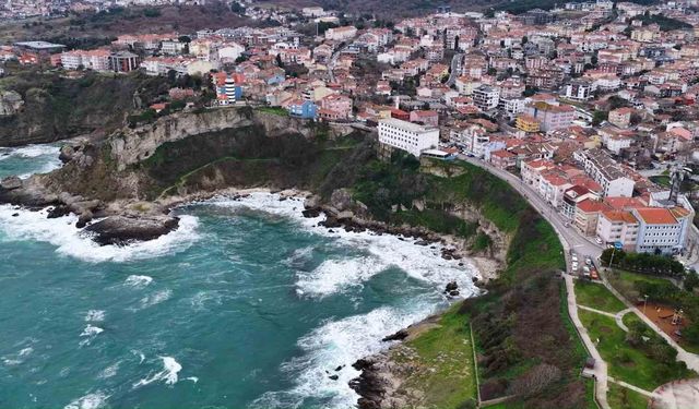 İstanbul'da fırtına Şile Sahili'ni vurdu: Dev dalgalar havadan görüntülendi