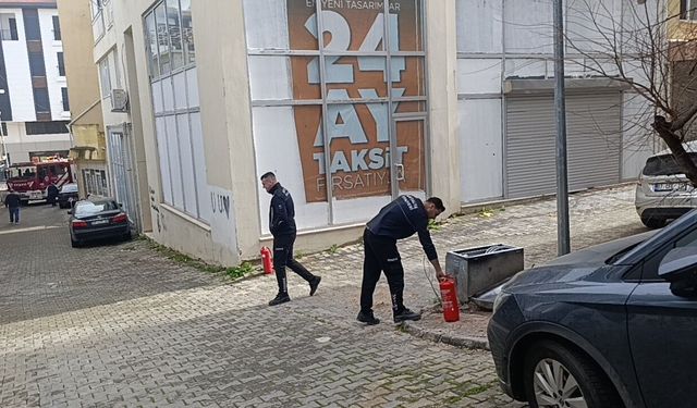 İtfaiyeye park engeli: İtfaiye erleri yangına tüplerle koşarak müdahale etti