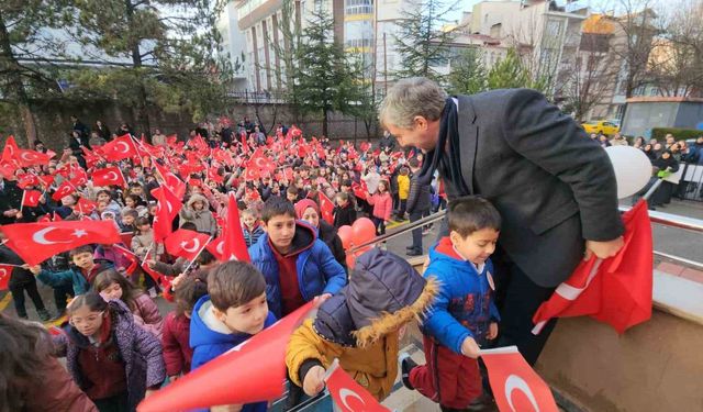 Kütahya'da 2. dönemin ilk dersinin konusu 'Bayrak' oldu