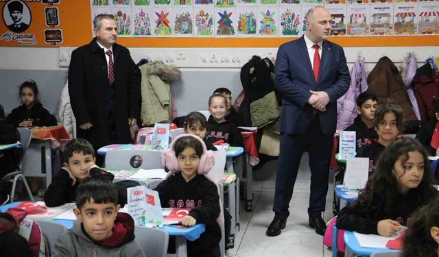 Okullarda ikinci dönem 'bayrak' temasıyla başladı