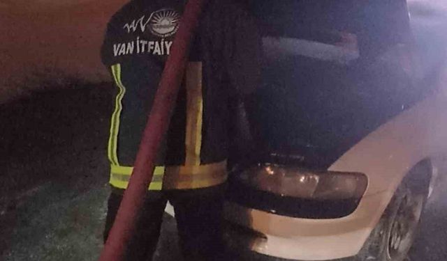 Seyir halindeki otomobilde yangın